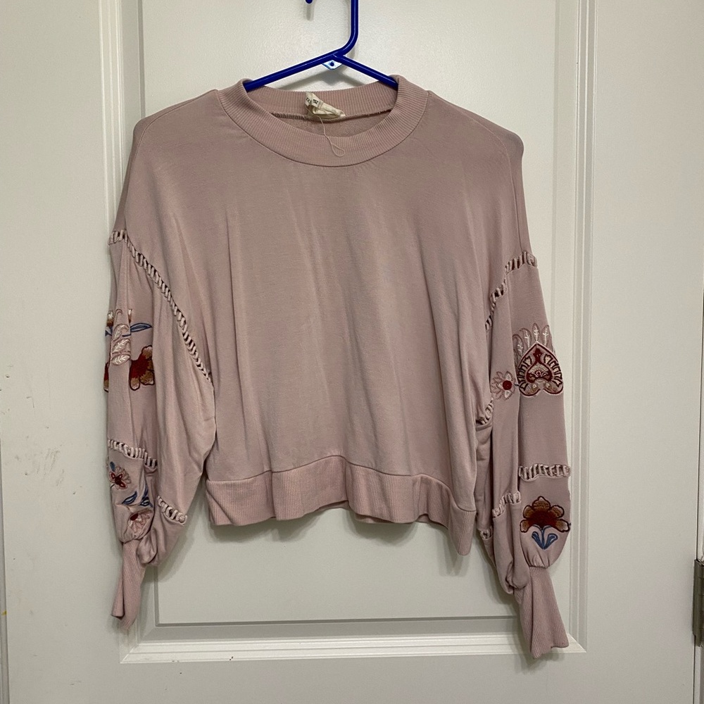 Batwing sleeve embroidered feminine blouse